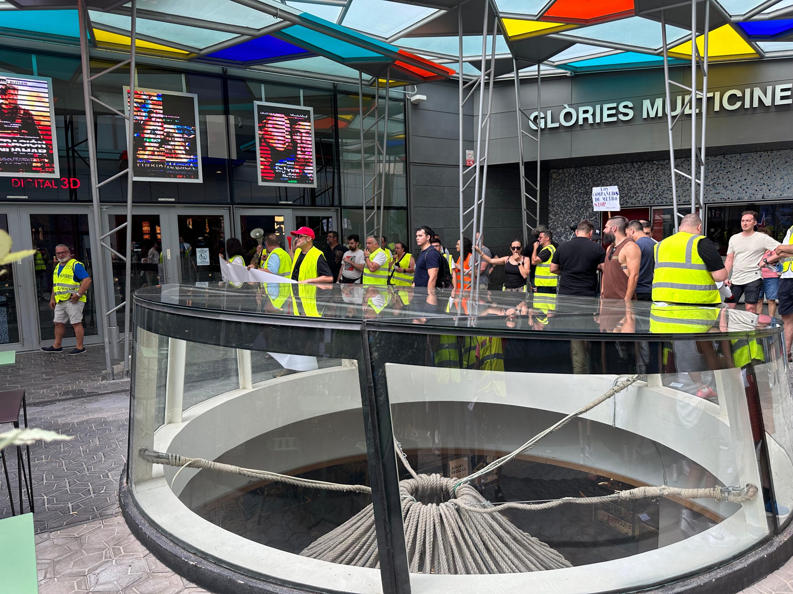 Concentración contra SECURITAS en el Centro Comercial Westfield Glòries